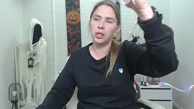 TessaDaybreak live cam preview