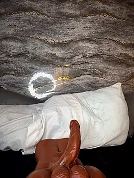 Mia_Luxor