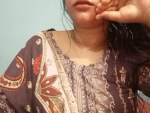 Adhiti_1 webcam stripchat model stream image