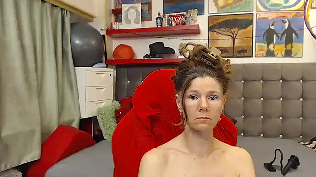 Live-Webcam-Show mit kellyterapy - Interaktive Lovense-Toys verfügbar