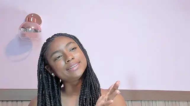 Laraebony_
