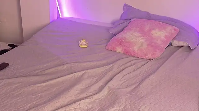 Mia_Collins7