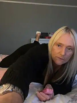 Blondnboujee53