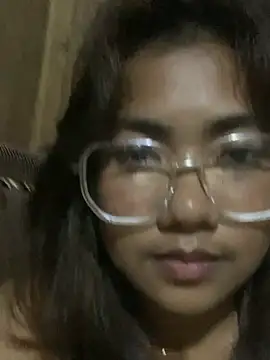 YaraSmith webcam stripchat model stream image