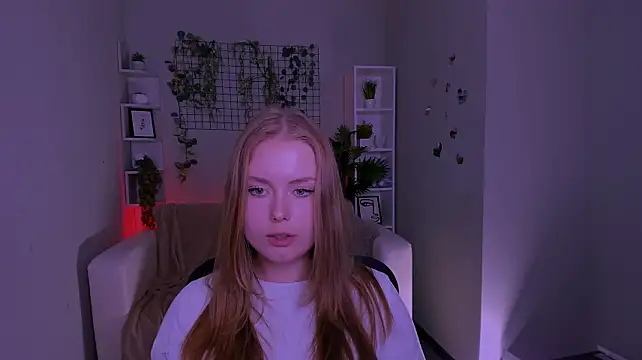 helena_so_shyy