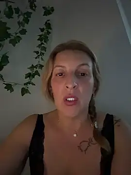 Hot-Milf4U webcam