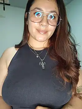 samm_curvy