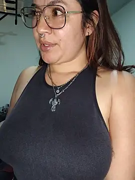 samm_curvy live cam on StripChat