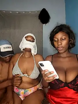 Gata-on-line live sex cam