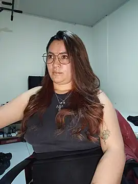 samm_curvy