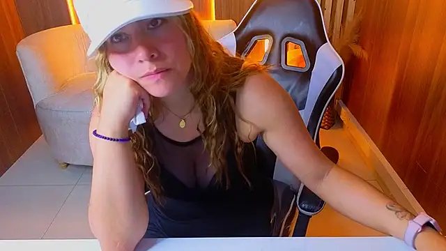 Aratna_Blonde_Tx webcam stripchat model stream image