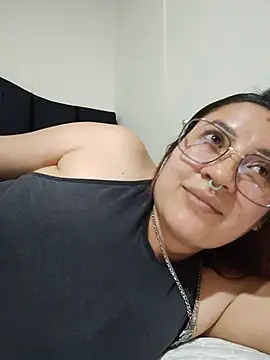 samm_curvy