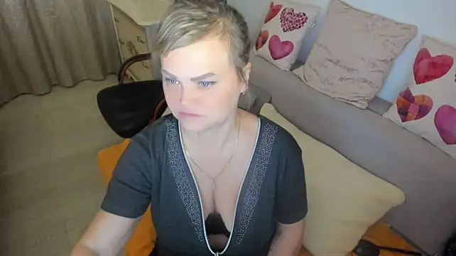 MildMature live cam on StripChat