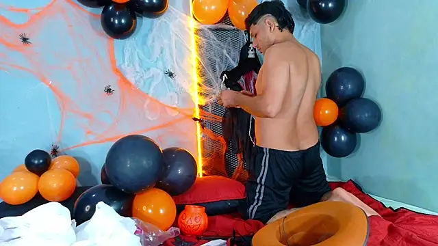 Hornyshow11