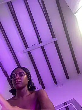 MiaaHoward live cam preview
