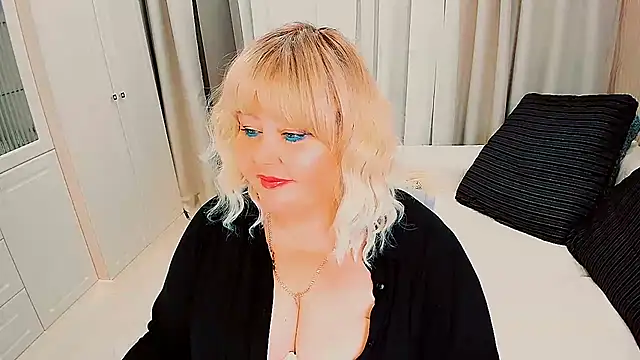 BIGTITSBBW live cam on StripChat