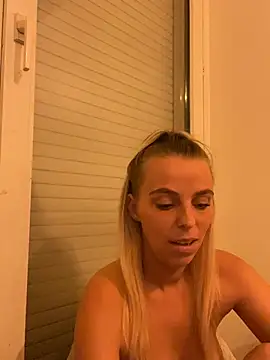 Live webcam show with BrumeLove - Interactive Lovense toys available