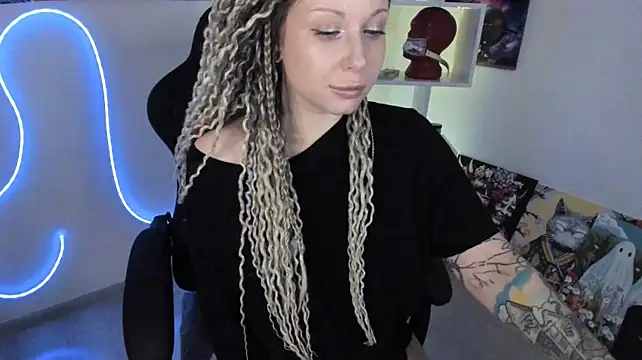 HoneySallyMoore live cam on StripChat