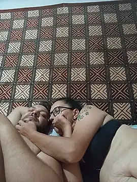 ionutflori12 live cam on StripChat