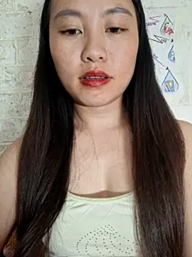 Cherry-squirtt live cam on StripChat