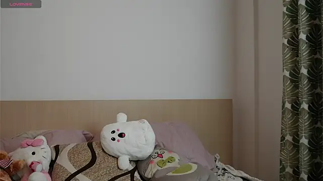 Emma_Tiny69