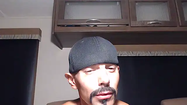 ThickD2C live cam on StripChat