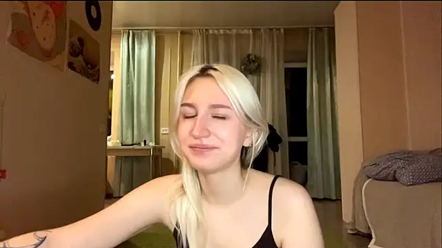 LishaNuding live cam on StripChat