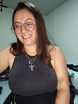samm_curvy