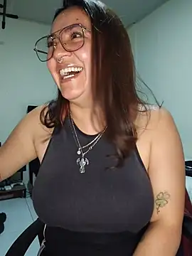 samm_curvy