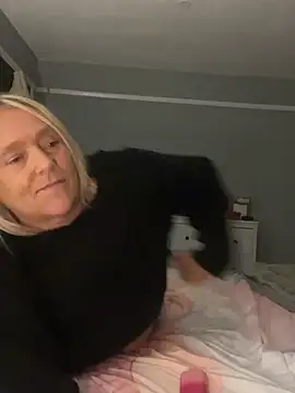 Blondnboujee53
