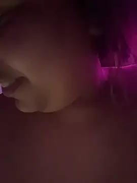 ViviCuzinhoGuloso live sex cam
