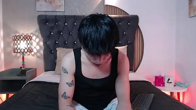 Tommy_Claks live cam on StripChat