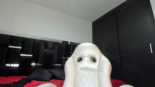 Miranda_bigcock3