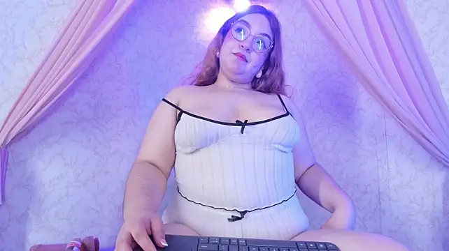Live-Webcam-Show mit IrinnaShidou_ - Interaktive Lovense-Toys verfügbar