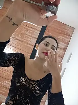 -Nicol live cam on StripChat