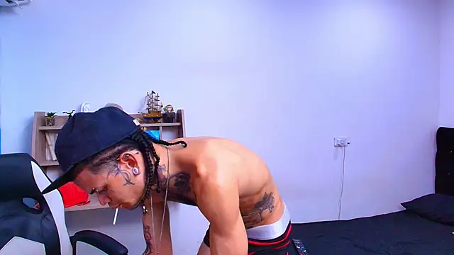 hot_man05 live cam on StripChat