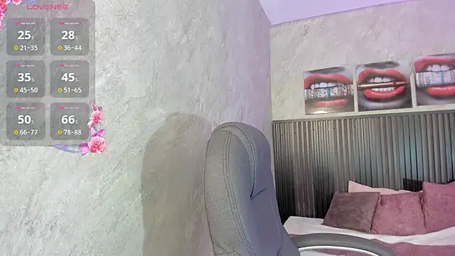 krystal__moore live cam on StripChat