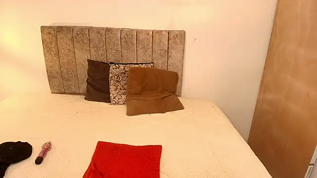 Maya_Fox__ live cam on StripChat