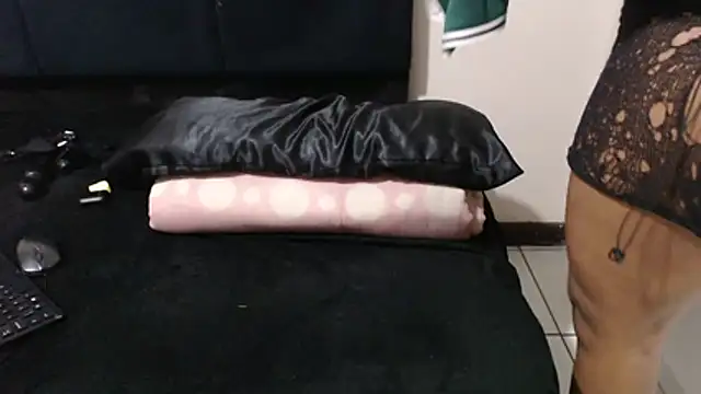 SweetHotBabby18 live cam on StripChat