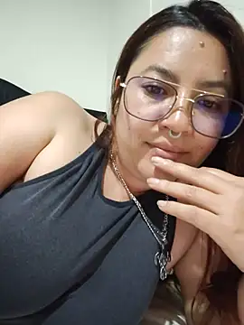 samm_curvy webcam stripchat model stream image