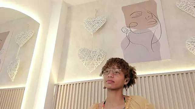 daiana_curly