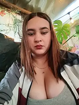 katty_42 (F teen) - Off bra in public