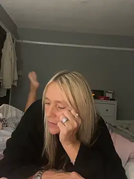 Blondnboujee53 live cam preview
