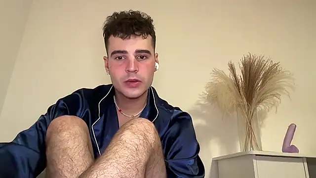 Lucas_bennet live now