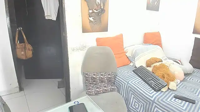 bardotbigcockts webcam