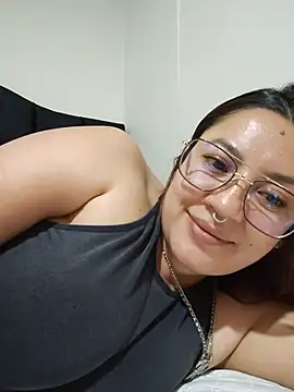 samm_curvy