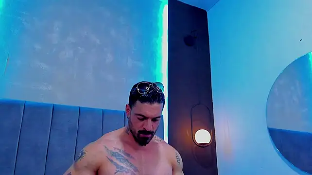 dennis__coxx live cam on StripChat