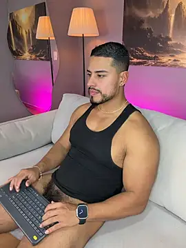 ApoloMakris Live Webcam on Stripchat