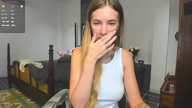 mel_collins live cam on StripChat