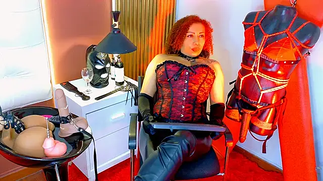 mistressaryfox live cam preview